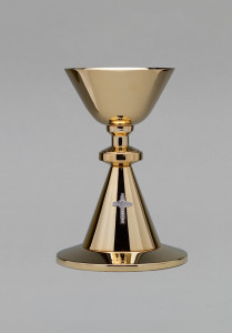 Kielich mszalny, zdobiony krzyżem, wysokość 20 cm
