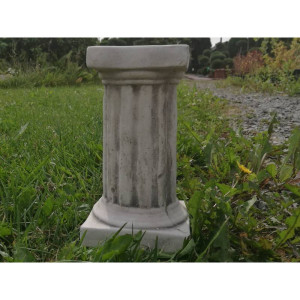 Mała kolumna z betonu architektonicznego, wysokość 20 cm