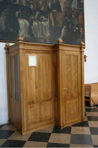 Konfesjonał zamknięty dwudrzwiowy