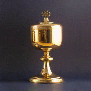 Puszka, mosiądz złocony, wys. 30 cm, śr. czaszy 14 cm