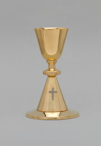 Kielich mszalny zdobiony krzyżem, wys. 22 cm
