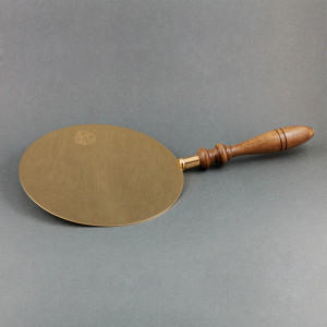 Patena, mosiądz złocony bądź niklowany, śr. 15,5 cm